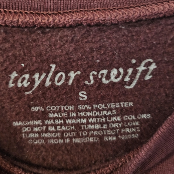Taylor Swift the stars around my scars Red/Maroon Pullover Crewneck Size Small - Picture 5 of 5